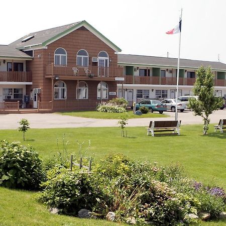 Laurie'S Inn Chéticamp Екстериор снимка