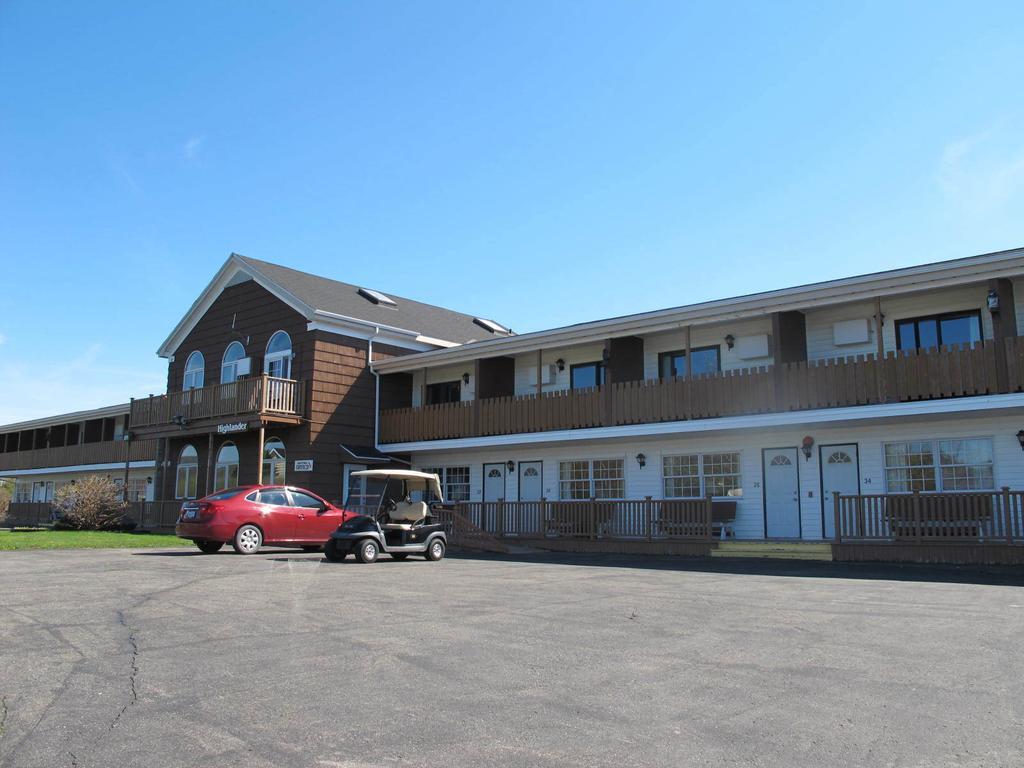Laurie'S Inn Chéticamp Екстериор снимка