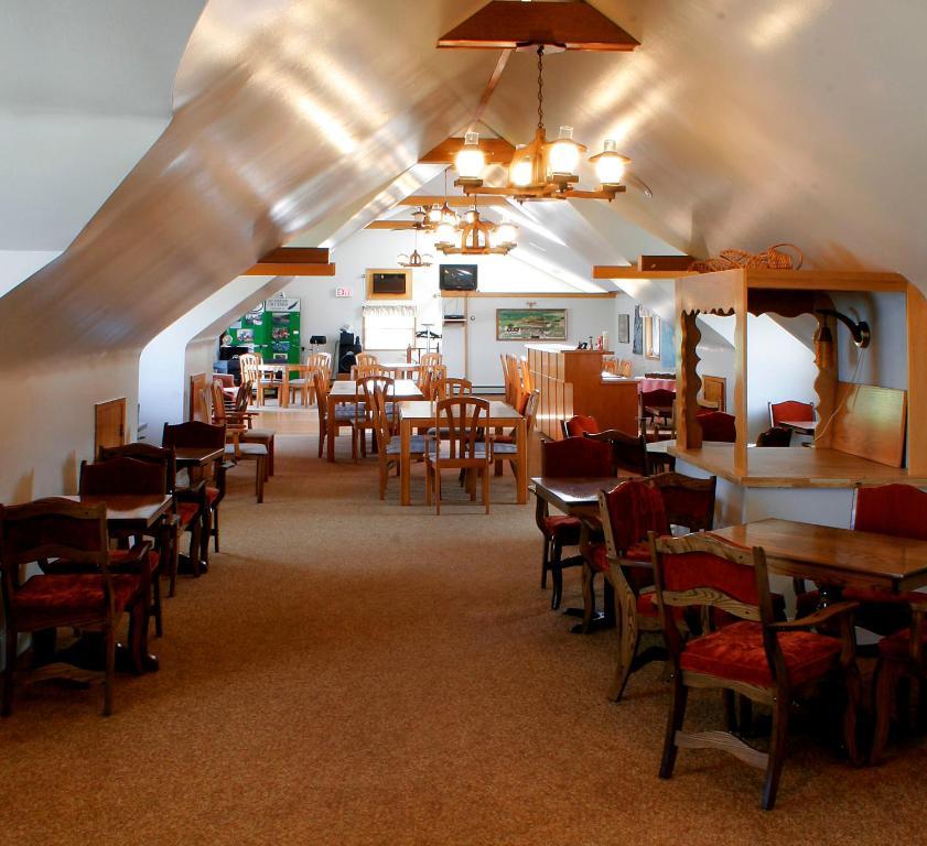 Laurie'S Inn Chéticamp Екстериор снимка