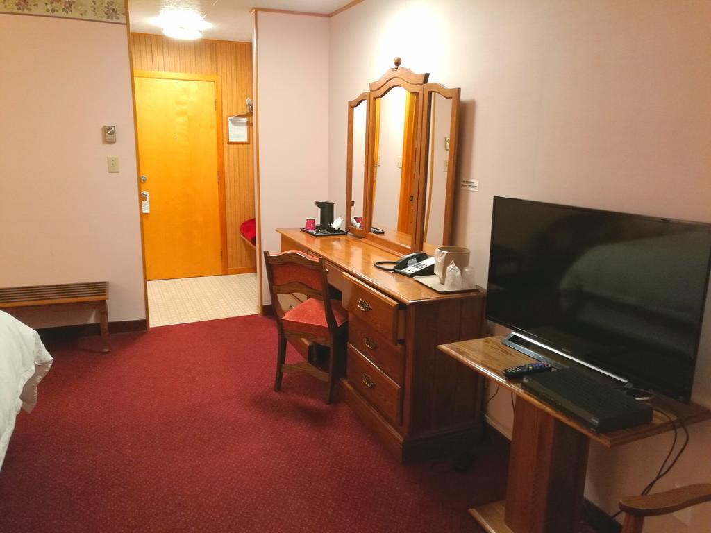 Laurie'S Inn Chéticamp Екстериор снимка