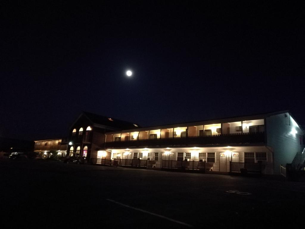 Laurie'S Inn Chéticamp Екстериор снимка