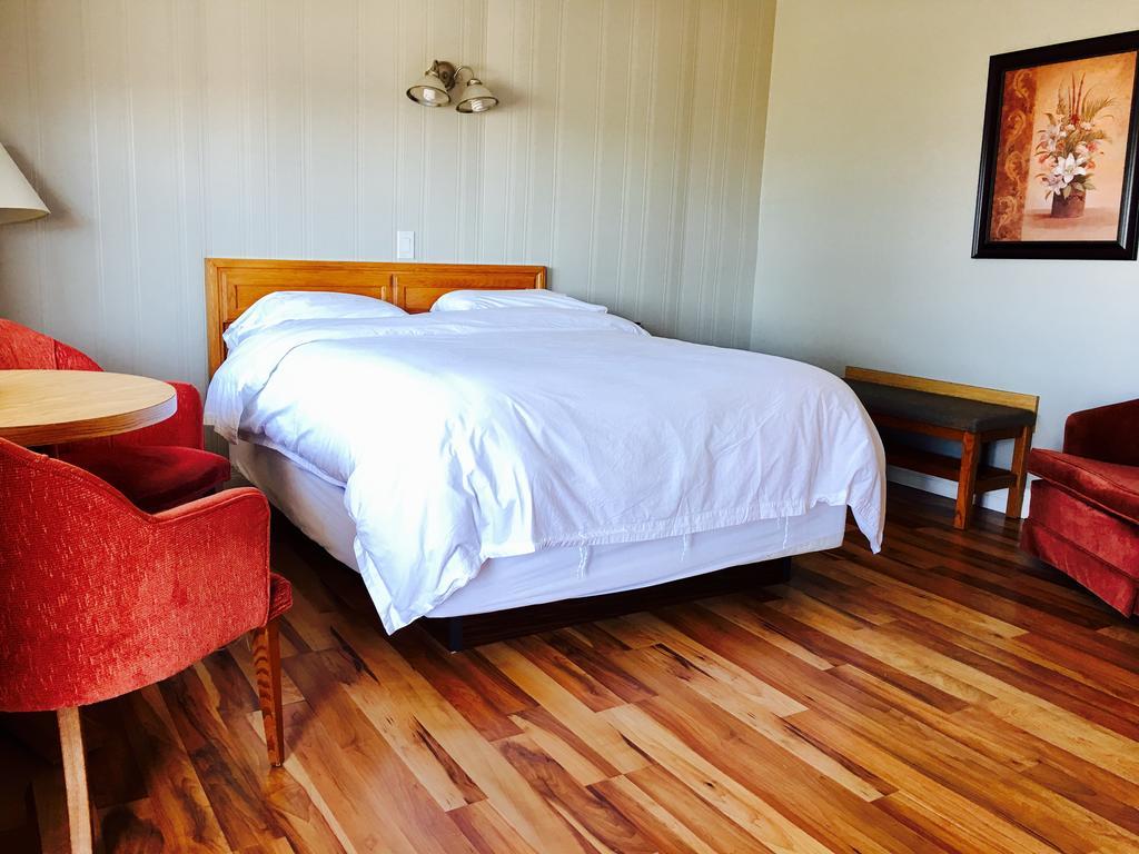 Laurie'S Inn Chéticamp Екстериор снимка