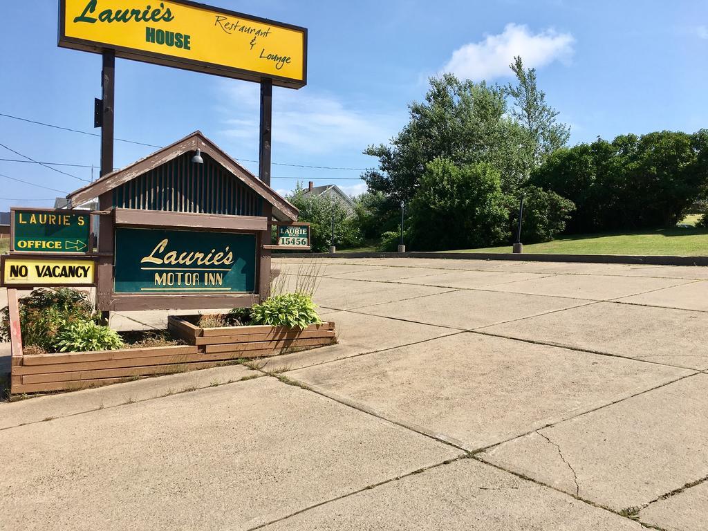 Laurie'S Inn Chéticamp Екстериор снимка