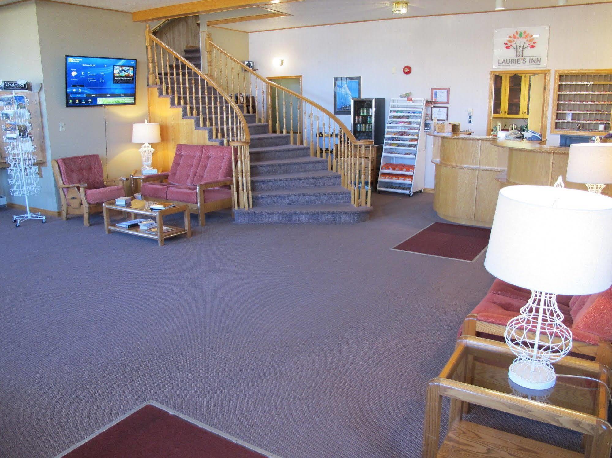 Laurie'S Inn Chéticamp Екстериор снимка